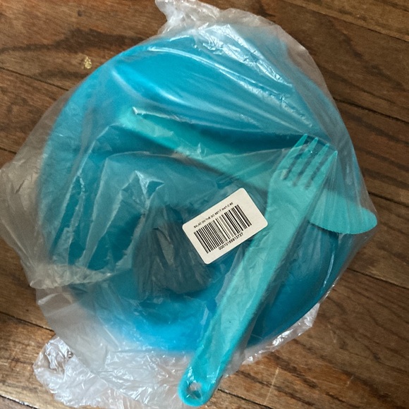 6 plus cup Tupperware Salad on the go set include smidget container and cutlery - Picture 3 of 4